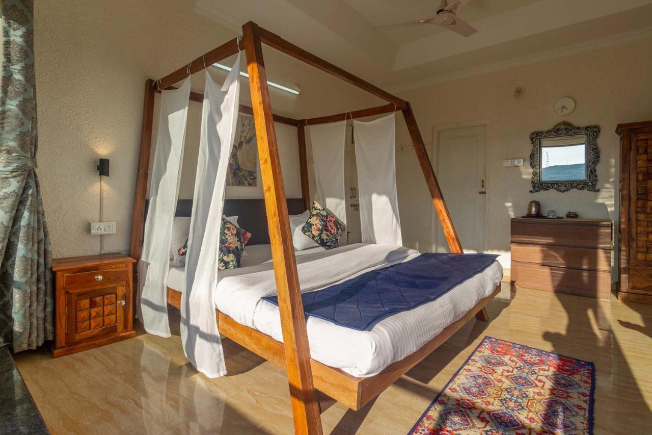 Stayvista's Serenity Hills: Luxe Retreat with Valley Views and Pool Mahabaleshwar Exterior photo