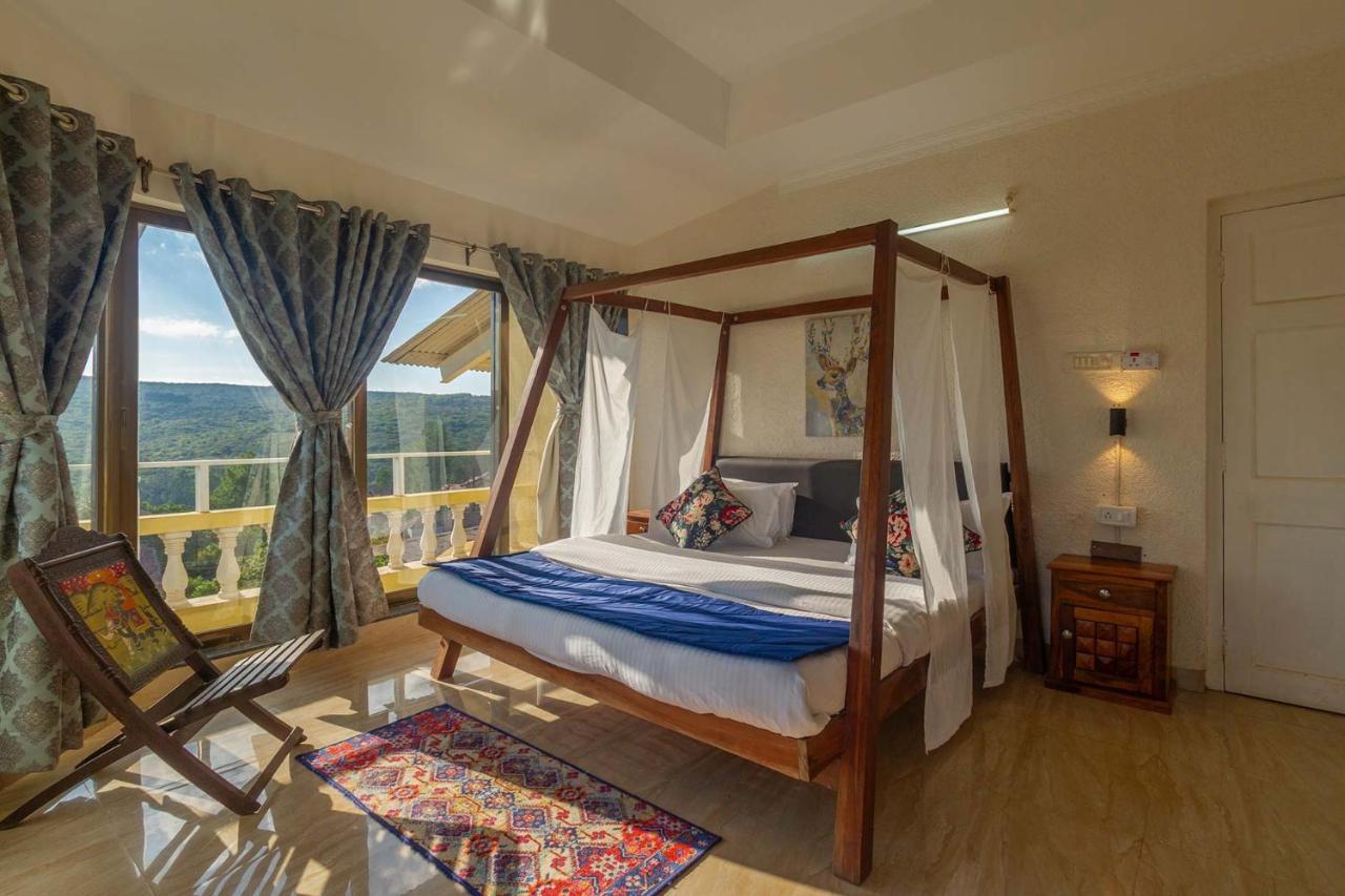 Stayvista's Serenity Hills: Luxe Retreat with Valley Views and Pool Mahabaleshwar Exterior photo