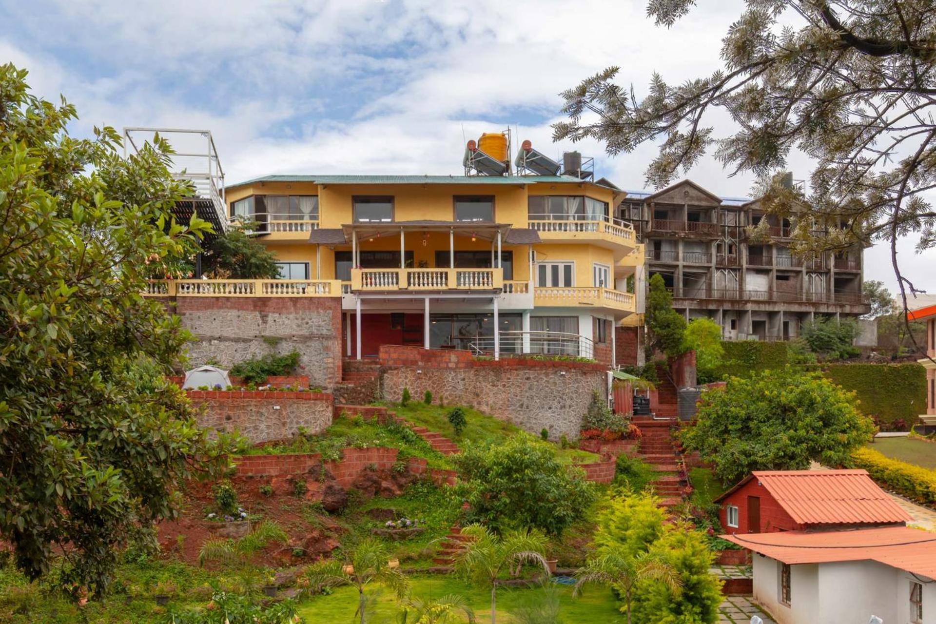 Stayvista's Serenity Hills: Luxe Retreat with Valley Views and Pool Mahabaleshwar Exterior photo