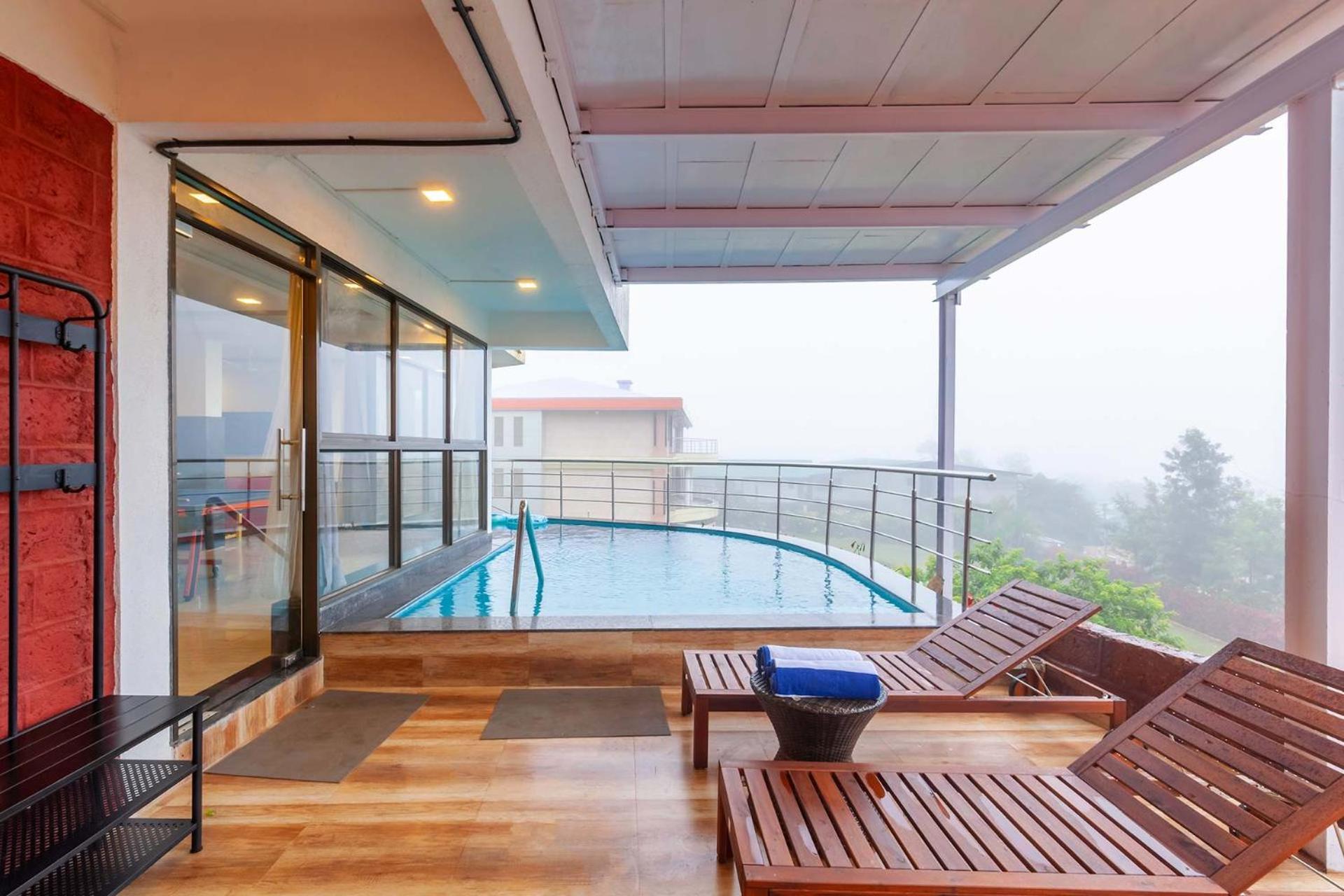 Stayvista's Serenity Hills: Luxe Retreat with Valley Views and Pool Mahabaleshwar Exterior photo